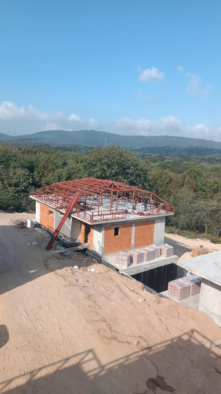 Çatıdaki çelik iskelet